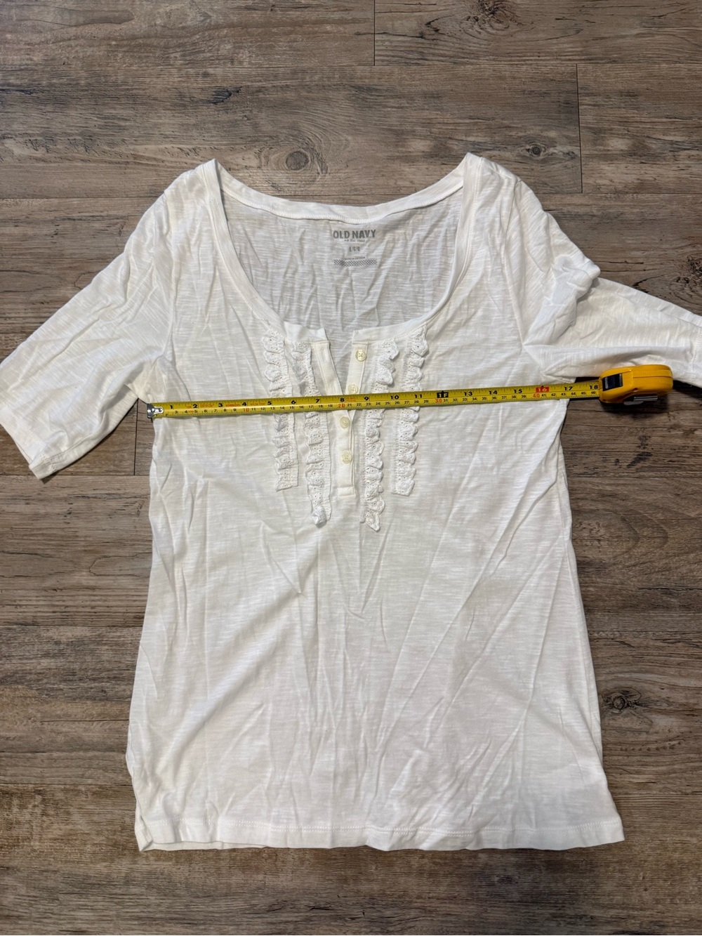 Old Navy White Scoop Neck Ruffle Henley Short Sleeve Tee - Picture 4 of 8
